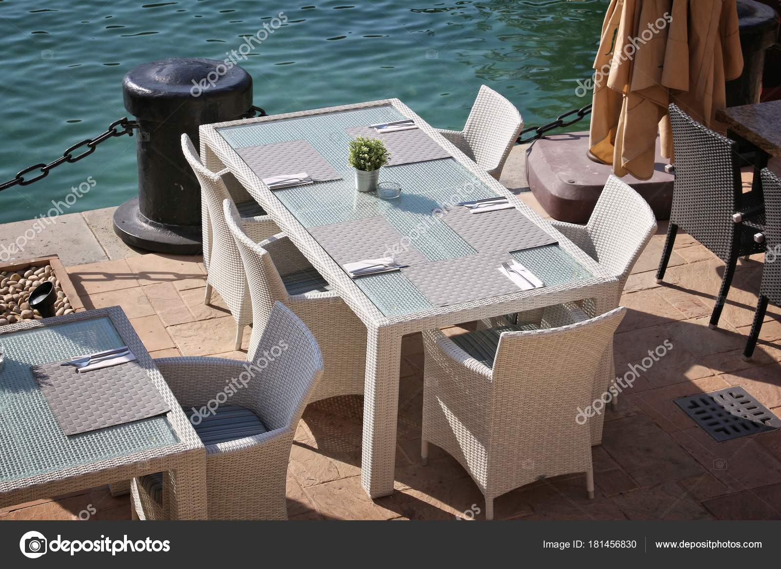 Generic Modern Restaurant Outdoor Tables Dubai Synthetic Rattan