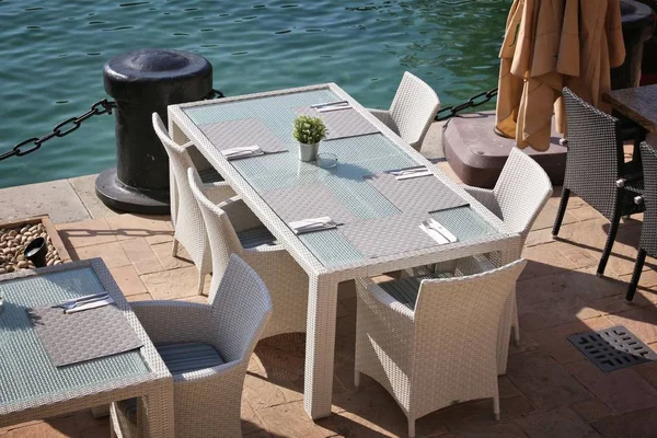 Generic Modern Restaurant Outdoor Tables Dubai Synthetic Rattan Furniture — Stock Photo, Image