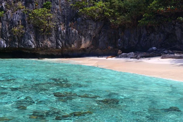 Playa Filipinas Isla Matinloc Isla Palawan Excursión Saltos — Foto de Stock