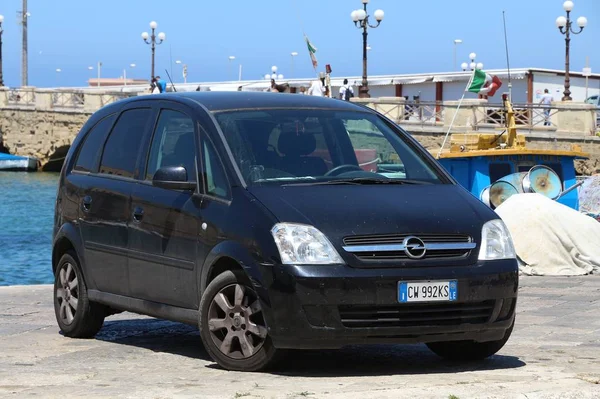 Opel Zafira carro — Fotografia de Stock