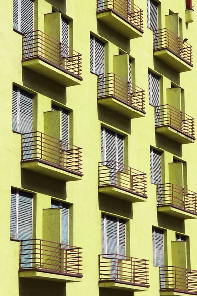 Bloc générique d'appartements — Photo