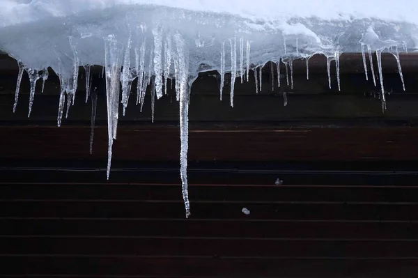 Wooden cabin icicles — Stock Photo, Image