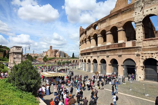 Roma Coliseu turistas — Fotografia de Stock