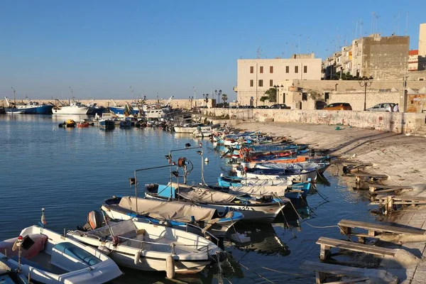 Bisceglie, Italien - hamnutsikt — Stockfoto