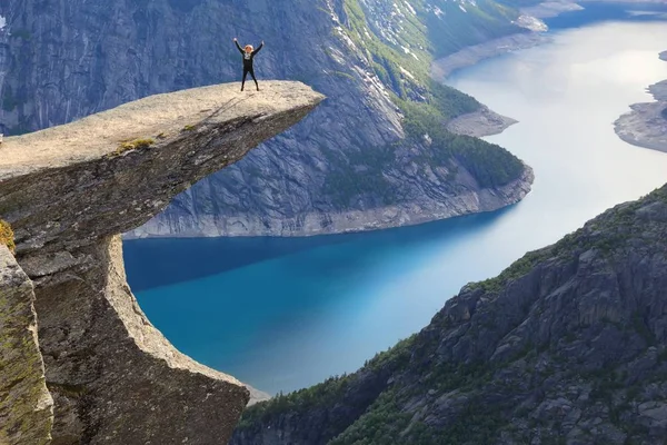 Trolltunga tourist, Norway — Stock Photo, Image