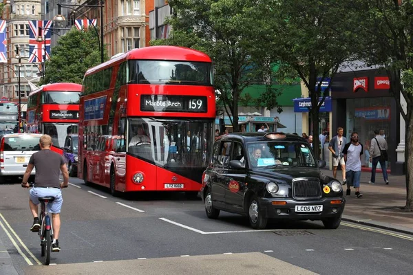 ロンドンのバスおよびタクシー — ストック写真