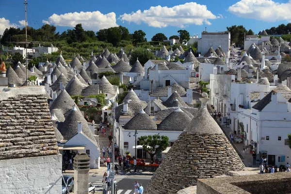 Alberobello trulli şehir — Stok fotoğraf