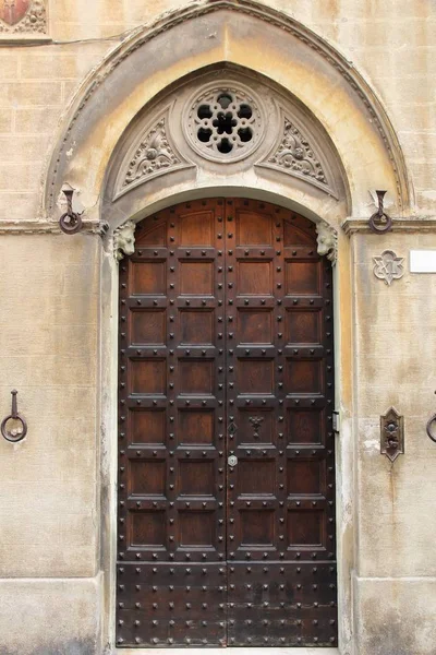 Puerta en Pisa, Italia — Foto de Stock