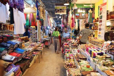 Kamboçya giyim pazarı