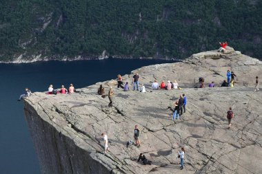 Preikestolen Müezzin kayası