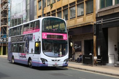 İngiltere'de çift katlı alçak taban