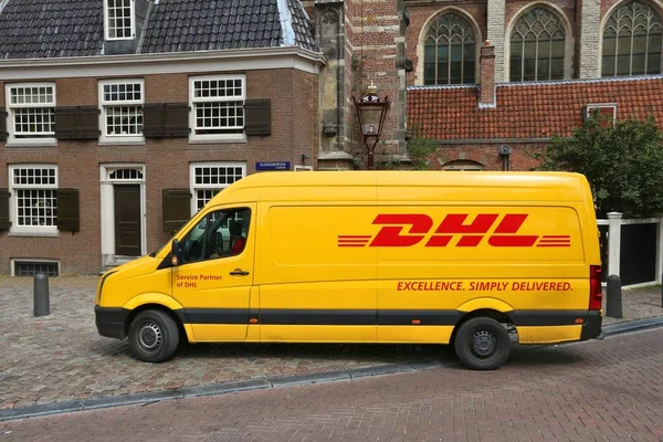 Η DHL Express van — Φωτογραφία Αρχείου