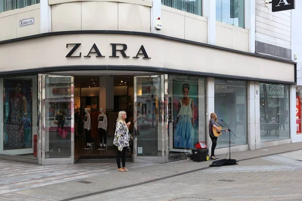 Zara fashion shop — Stock Photo, Image