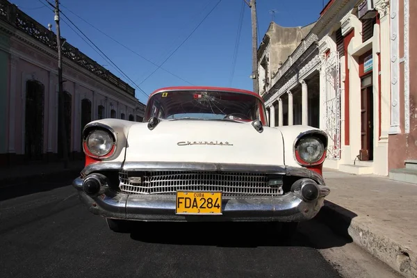 Vecchia Chevrolet a Cuba — Foto Stock