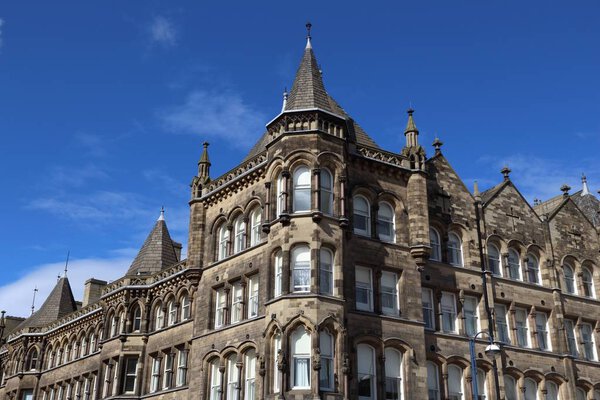 Английская архитектура в Хаддерсфилде
