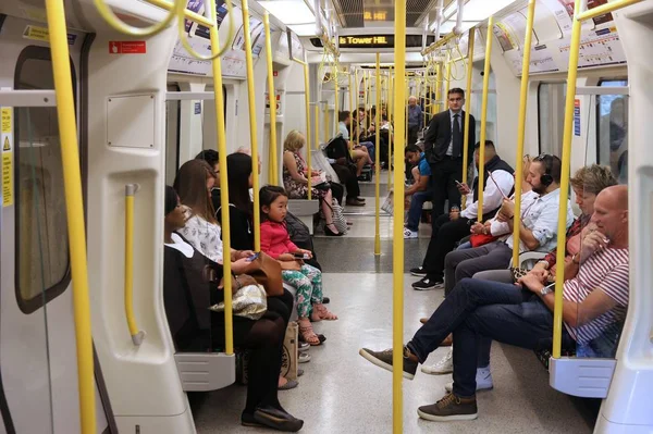 Treno della metropolitana di Londra — Foto Stock