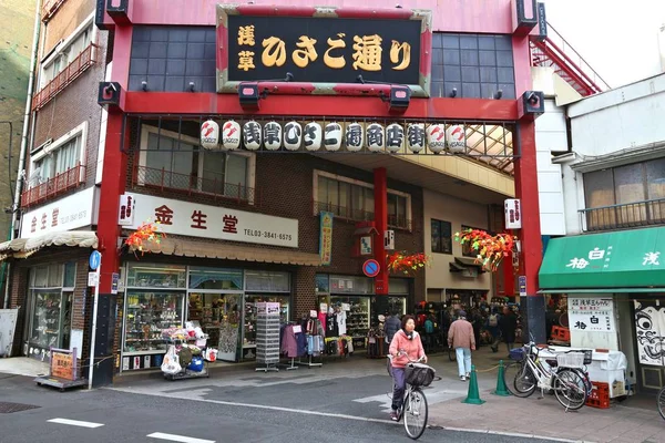 日本东京 2016年12月4日 人们在日本东京浅草区 Hisago 通商场购物 东京是日本的首都 3780万人住在地铁区 — 图库照片