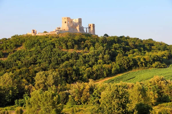 Замок Руин в Венгрии — стоковое фото
