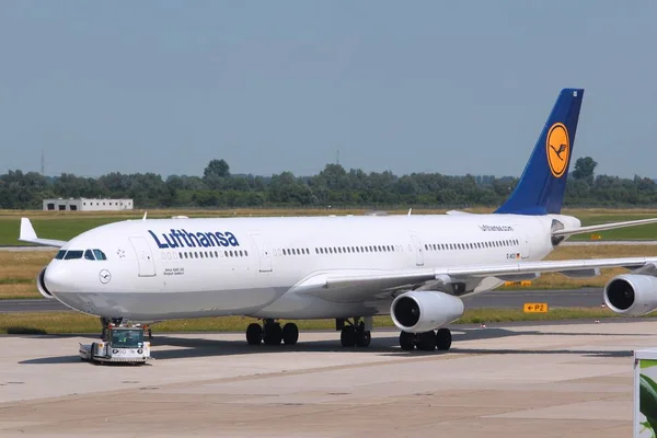 Lufthansa Airbus A340 — Stockfoto