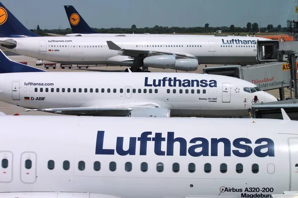 Letecká společnost Lufthansa — Stock fotografie