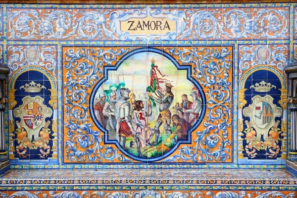 Sevilla, İspanya - 3 Kasım 2012: Zamora azulejos Tema detay ünlü Plaza de Espana Seville. Rönesans canlanma ve art deco tarzı landmark 1928 yılında tamamlandı.
