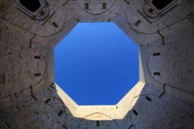 Castel del monte, İtalya