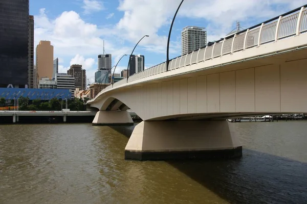 Victoria Bridge w Brisbane — Zdjęcie stockowe