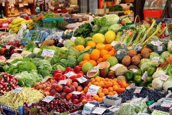 Lebensmittelmarkt in Breslau — Stockfoto