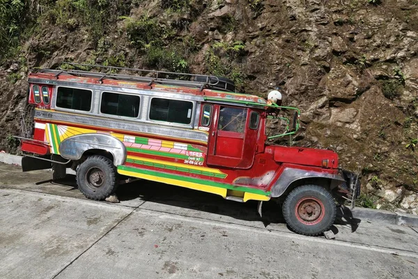 Jeepney transporte público — Fotografia de Stock