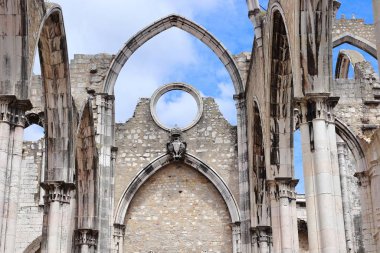 Harap olmuş Carmo manastırı, Lisbon.