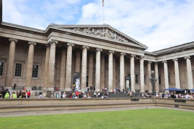 Londra İngiliz Müzesi ziyaretçileri