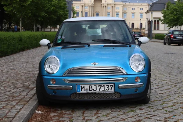 Mini Cooper coche pequeño —  Fotos de Stock