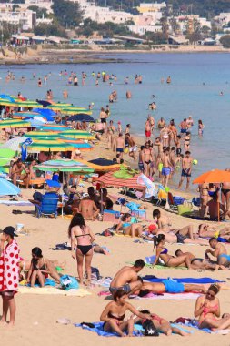 İtalya plaj kalabalığı