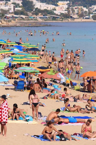 İtalya plaj kalabalığı