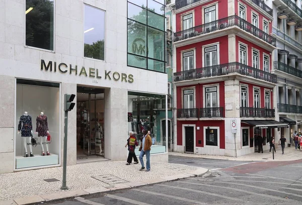 리스본 포르투갈 2018 쇼핑객들 리스본의어 마이클 대로는 브랜드 최고급 부동산으로 — 스톡 사진