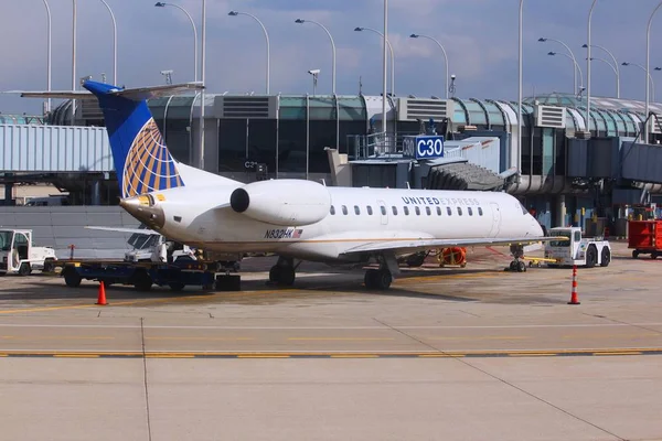 Chicago Estados Unidos Abril 2014 United Express Regional Jet Embraer —  Fotos de Stock