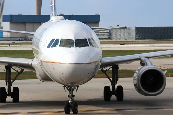 美国芝加哥 2014年4月15日 联合航空公司空中客车 A319 在芝加哥奥海机场 2013年 它是世界上第5个最繁忙的机场 873 271名乘客 — 图库照片