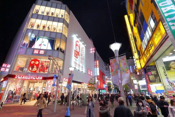 2016年11月29日 夜は東京シティ池袋店 東京は日本の首都です 3780万人が首都圏に住んでいます — ストック写真