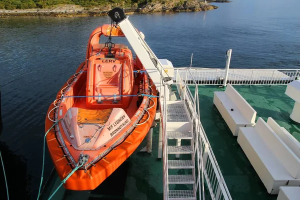 Holm Norway Junio 2015 Barco Salvavidas Transbordador Que Cruza Bindalfjord —  Fotos de Stock