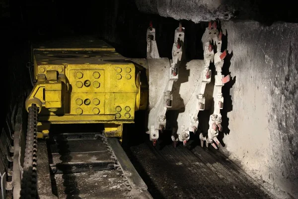 波兰煤矿内部 地下隧道 上西里西亚Zabrze的工业 长壁采煤机 — 图库照片