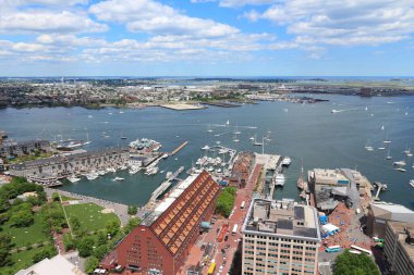 Boston şehri. Long Wharf ve Doğu Boston ile şehir manzarası.