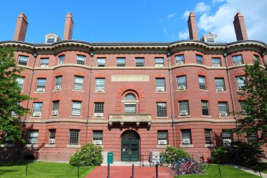 Cambridge 'deki Harvard Üniversitesi, Usa' daki Massachusetts Üniversitesi. Harvardlı Conant Sanat ve Bilim Fakültesi mezunu..