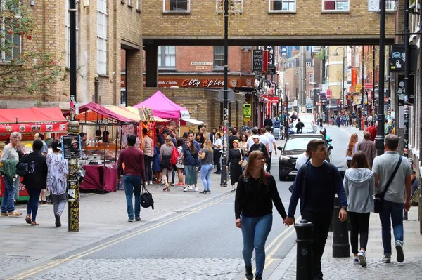London Велика Британія Липня 2019 Люди Відвідують Вулицю Цегляного Провулка — стокове фото