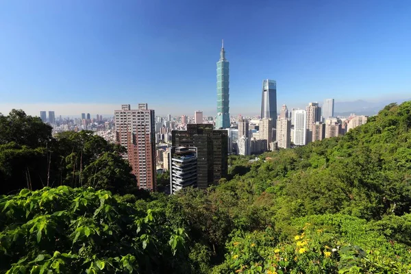 从象山看台北市城市天际线 — 图库照片