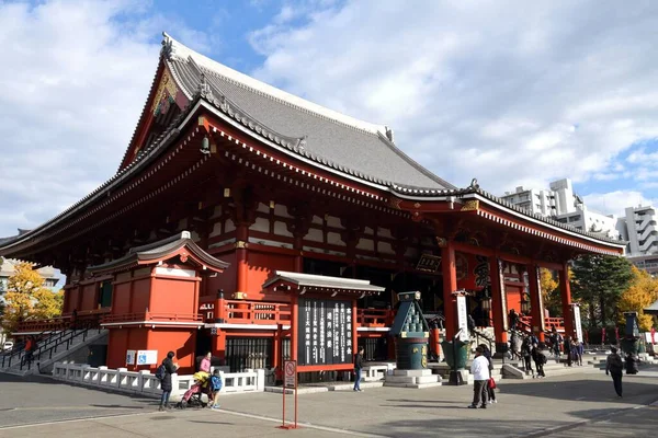 2016年11月29日 人们参观了东京麻生太寺 三集佛寺是献给菩萨金农的 — 图库照片
