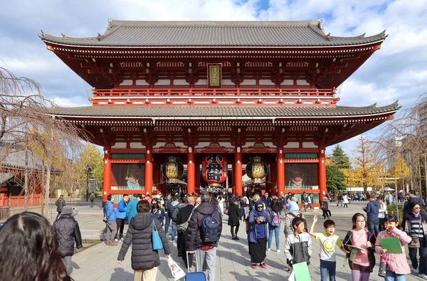 Tokyo Japan December 2016 Människor Besöker Sensoji Tempel Asakusa Tokyo — Stockfoto