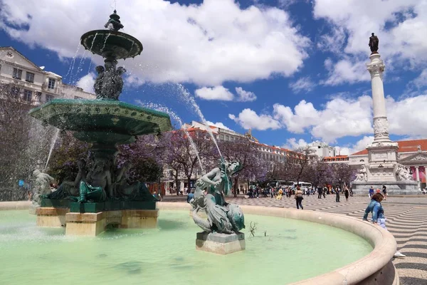 Лисбон Португаль Июня 2018 Года Люди Посещают Площадь Россио Лиссабоне — стоковое фото