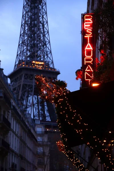 Paris 7Th Arrondissement City View Evening Restaurant Neon Sign — Stock Photo, Image