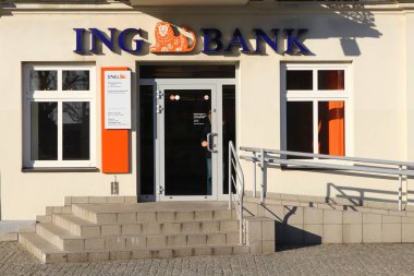 CZELADZ, POLAND - 9 Mart 2015: ING Bank şubesi Czeladz, Polonya. ING Group Hollanda 'nın çok uluslu bankacılık ve finans hizmetleri şirketidir..