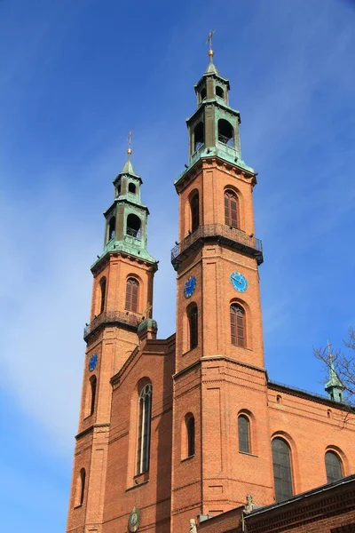 波兰上西里西亚 Gorny Slask 地区的Piekary Slaskie市 圣玛丽和圣巴多罗缪的新罗曼式大教堂 — 图库照片